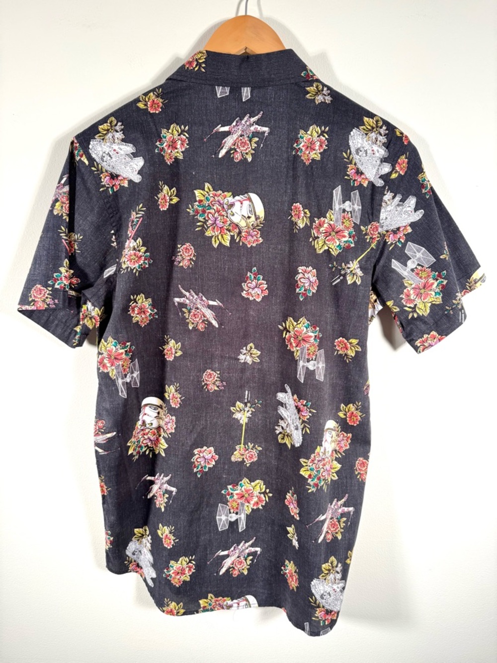Star Wars Floral Stormtrooper X-Wing TIE Fighter Tropical Hawaiian Shirt Size S - Picture 8 of 14